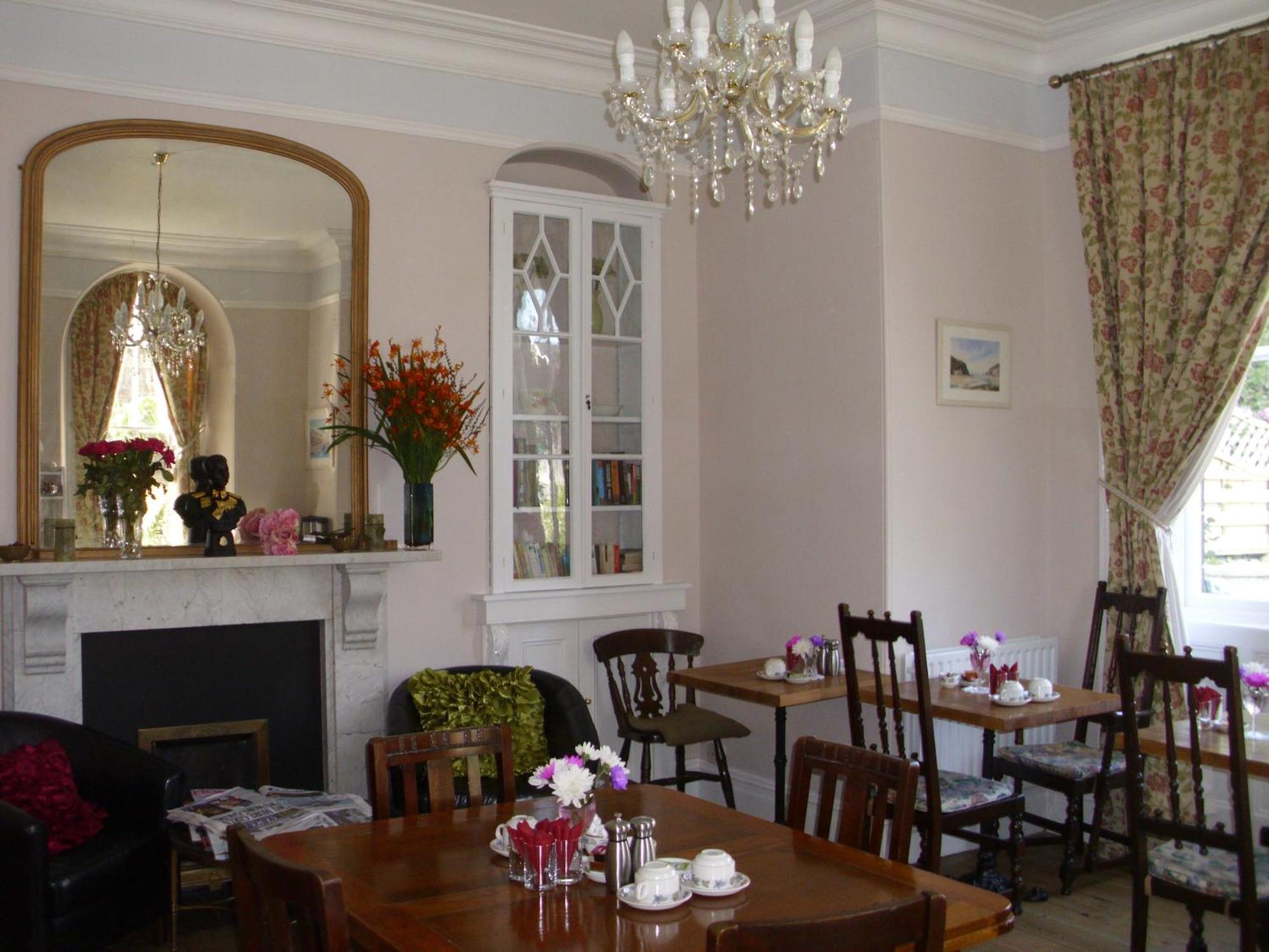 Bed & Breakfast Estoril 4*
